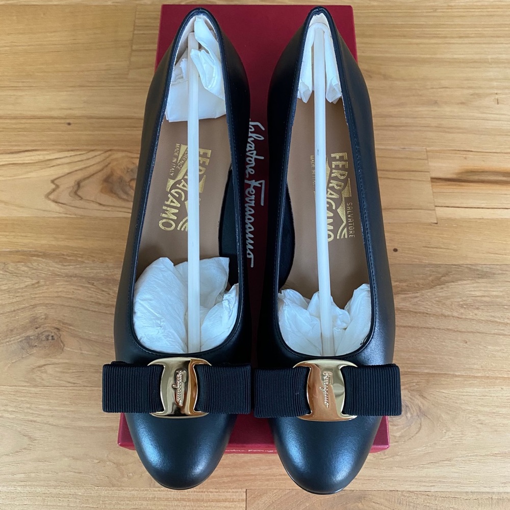 Salvatore Ferragamo Vara Pumps NWT
